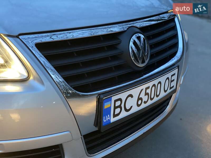 Седан Volkswagen Passat 2010 в Львове