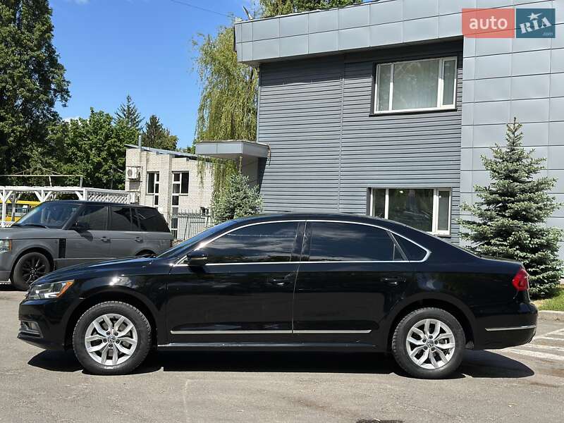 Седан Volkswagen Passat 2016 в Києві