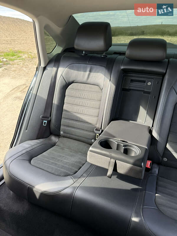 Седан Volkswagen Passat 2014 в Рівному