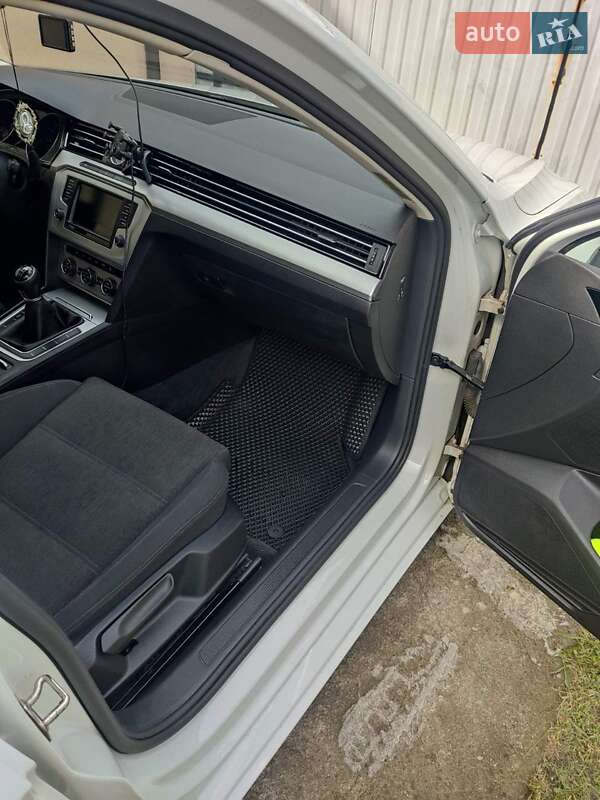 Универсал Volkswagen Passat 2015 в Киеве