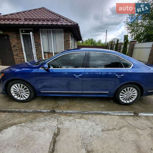 Седан Volkswagen Passat 2016 в Киеве