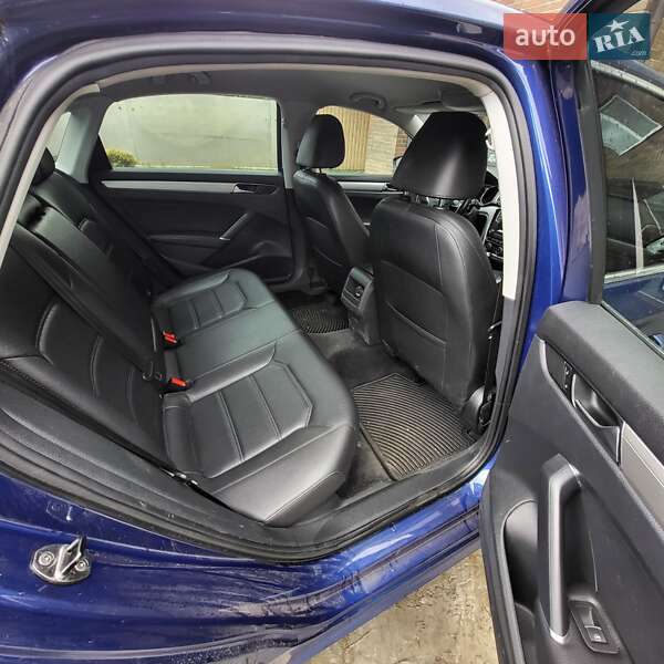 Седан Volkswagen Passat 2016 в Киеве