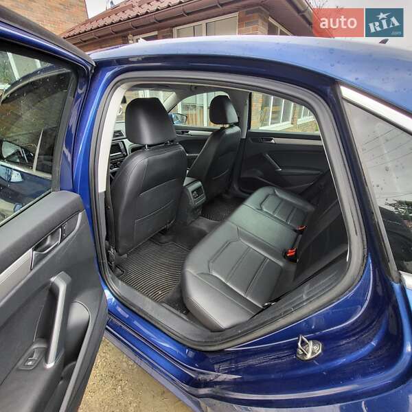 Седан Volkswagen Passat 2016 в Киеве