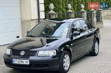 Седан Volkswagen Passat 2000 в Надворной