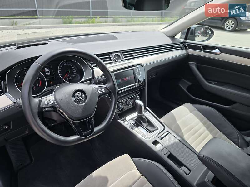 Седан Volkswagen Passat 2016 в Ковелі