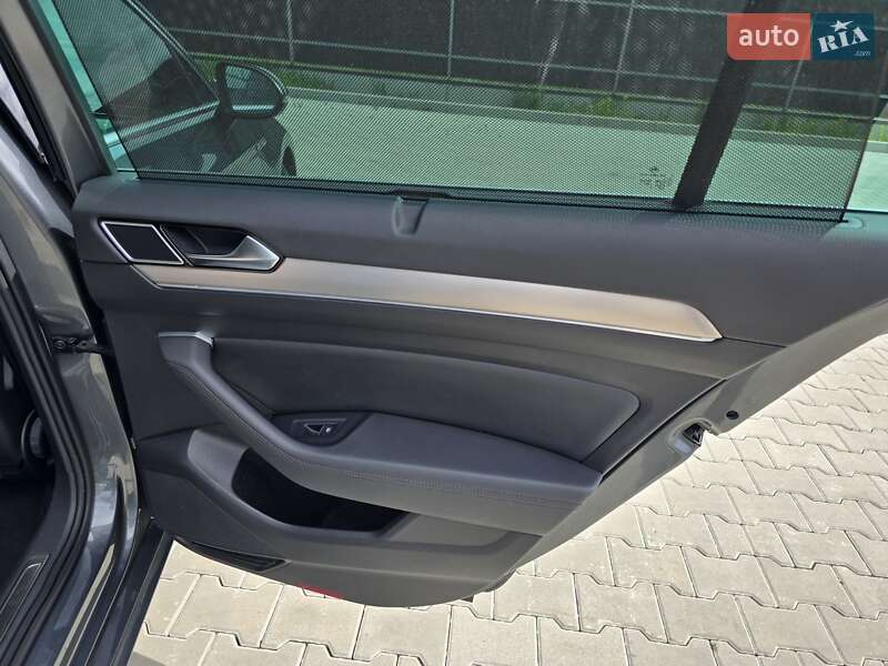 Седан Volkswagen Passat 2016 в Ковелі