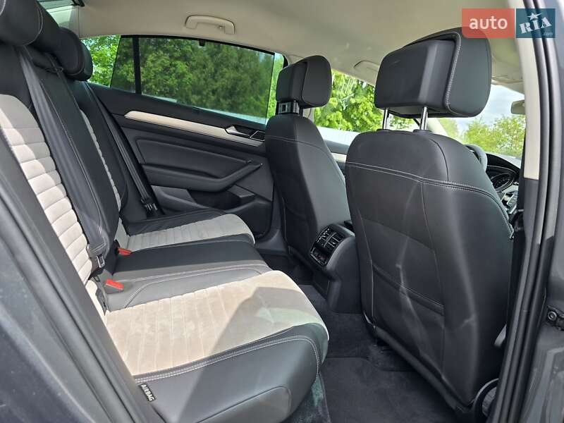 Седан Volkswagen Passat 2016 в Ковелі