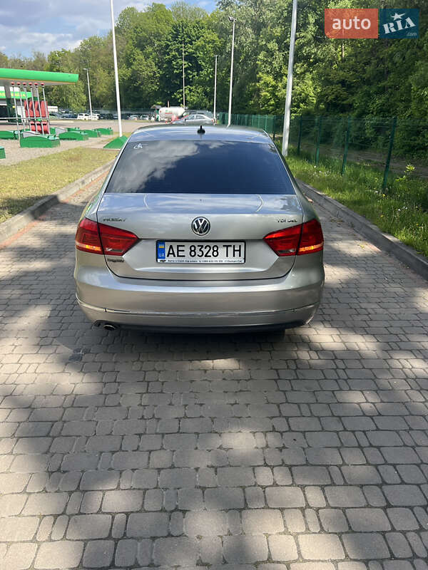 Седан Volkswagen Passat 2013 в Києві