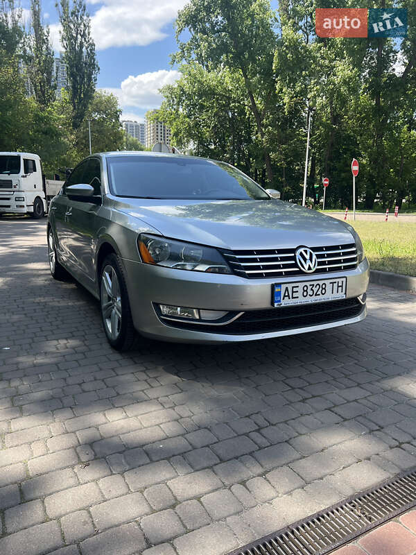 Седан Volkswagen Passat 2013 в Києві