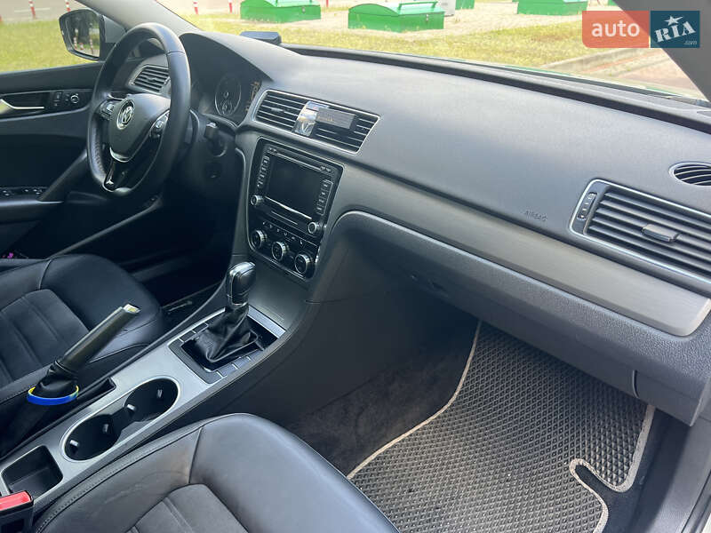 Седан Volkswagen Passat 2013 в Києві