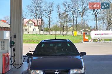 Седан Volkswagen Passat 1995 в Львові