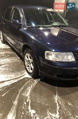 Седан Volkswagen Passat 1999 в Умани