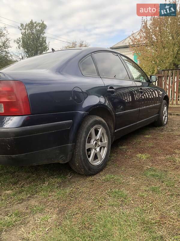 Седан Volkswagen Passat 1999 в Умані