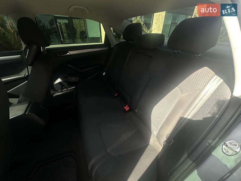 Седан Volkswagen Passat 2011 в Хмельницькому