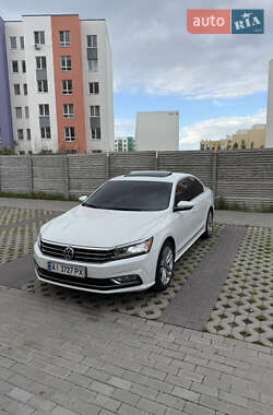 Седан Volkswagen Passat 2016 в Києві