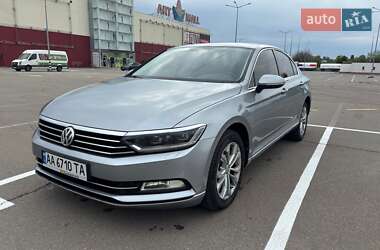 Седан Volkswagen Passat 2017 в Києві