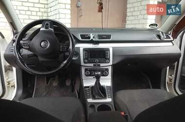 Універсал Volkswagen Passat 2011 в 