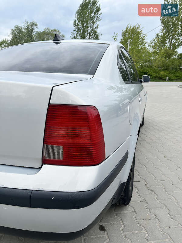 Седан Volkswagen Passat 1997 в Галичі
