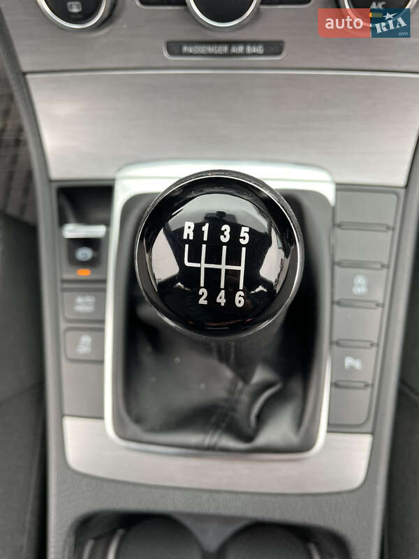 Универсал Volkswagen Passat 2013 в Киеве
