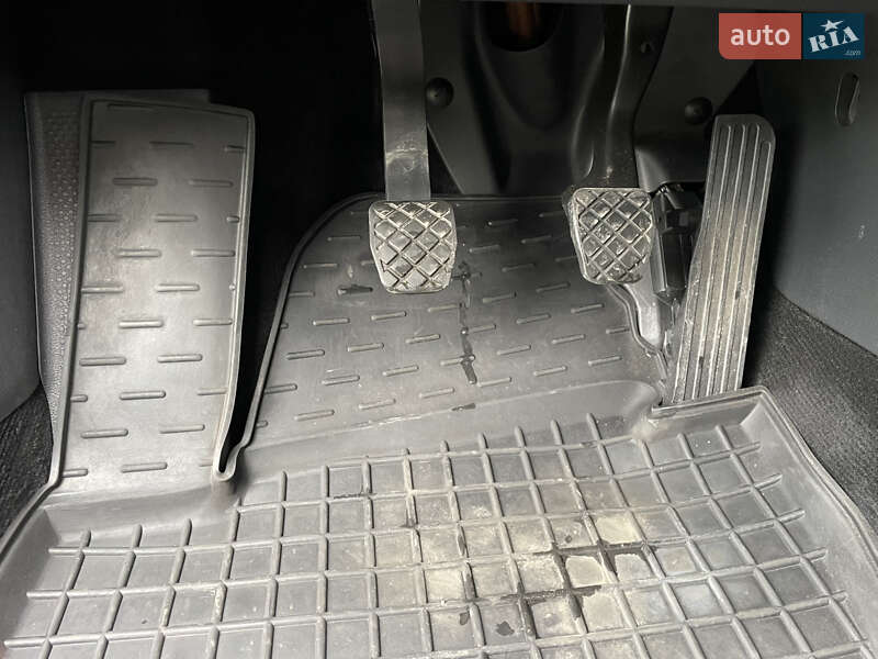 Универсал Volkswagen Passat 2013 в Киеве