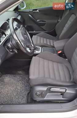 Універсал Volkswagen Passat 2010 в 