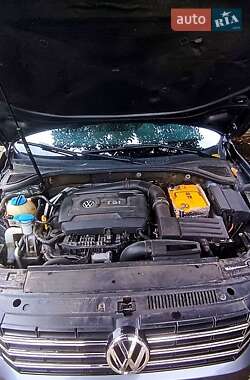 Седан Volkswagen Passat 2015 в 