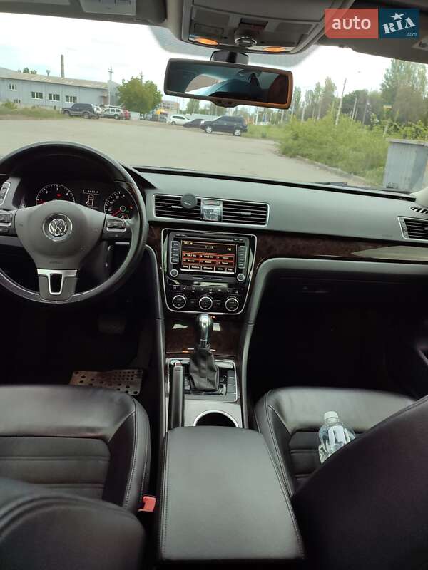 Седан Volkswagen Passat 2014 в Киеве