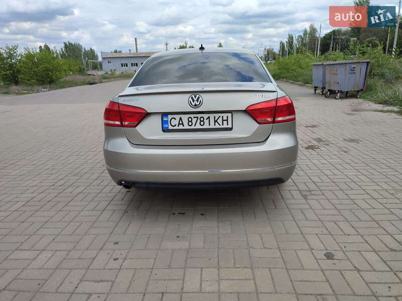 Седан Volkswagen Passat 2014 в Киеве