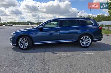 Универсал Volkswagen Passat 2019 в Львове