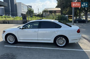 Седан Volkswagen Passat 2017 в Черновцах