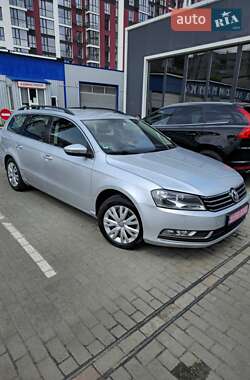 Универсал Volkswagen Passat 2012 в 