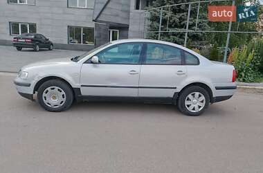 Седан Volkswagen Passat 1999 в 