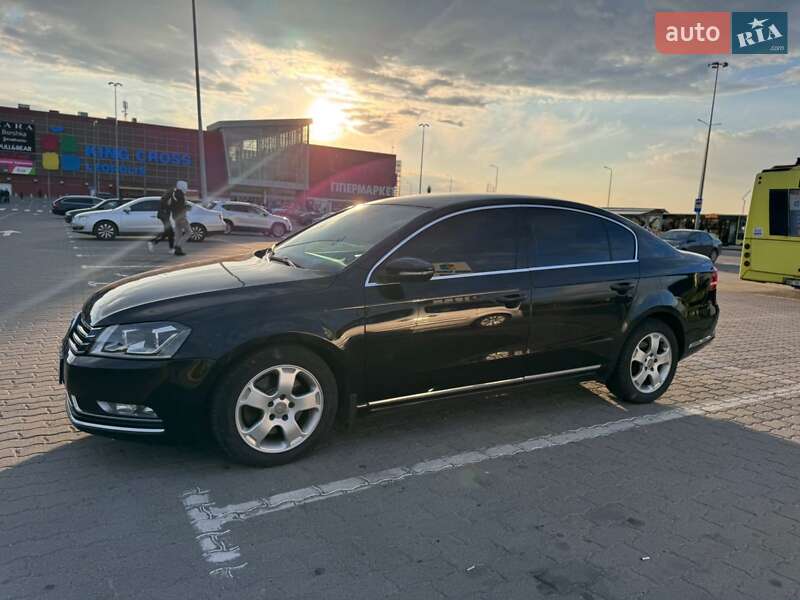 Седан Volkswagen Passat 2011 в Стрые