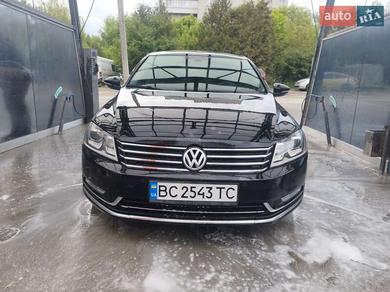 Седан Volkswagen Passat 2011 в Стрые