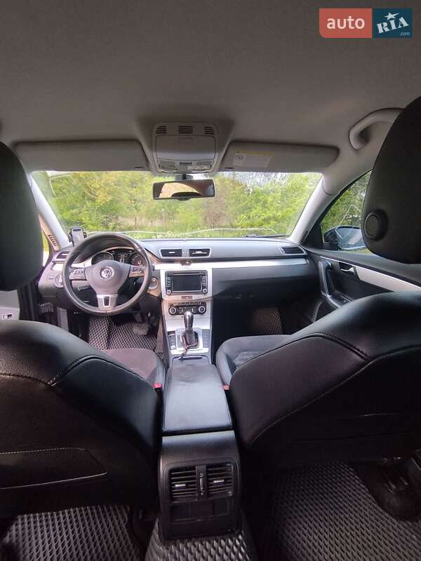 Седан Volkswagen Passat 2011 в Стрые