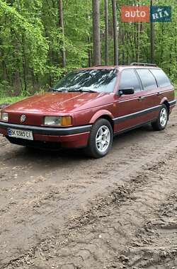 Универсал Volkswagen Passat 1988 в Кременце