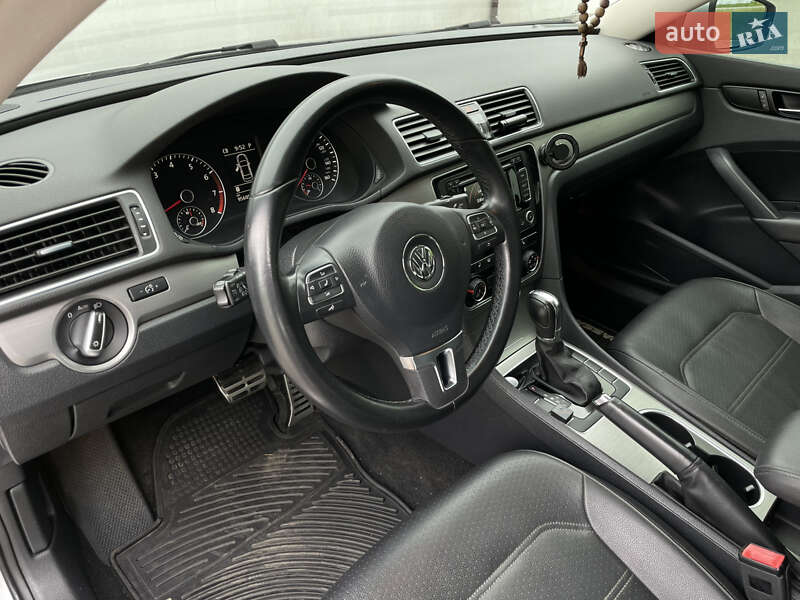 Седан Volkswagen Passat 2013 в Харькове