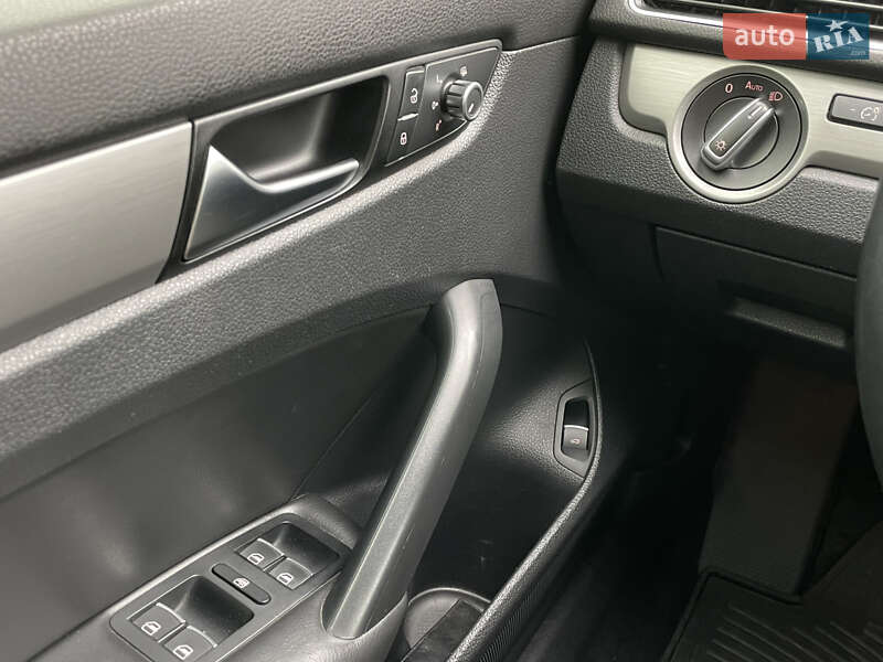 Седан Volkswagen Passat 2013 в Харькове