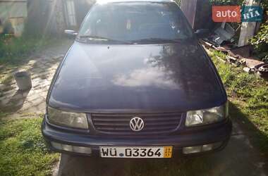 Седан Volkswagen Passat 1994 в Львові