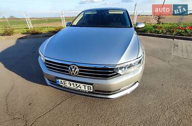 Седан Volkswagen Passat 2015 в Петропавловке