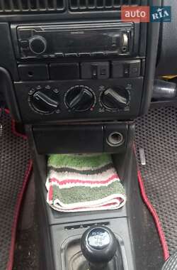 Универсал Volkswagen Passat 1993 в 