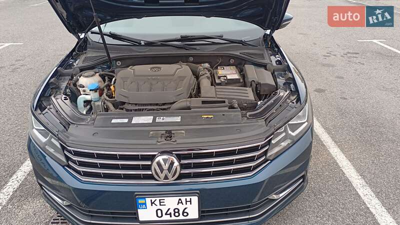 Седан Volkswagen Passat 2018 в Днепре