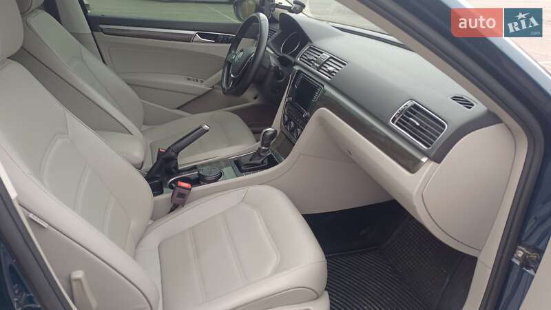 Седан Volkswagen Passat 2018 в Днепре