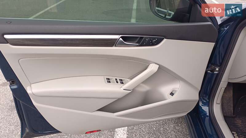 Седан Volkswagen Passat 2018 в Днепре