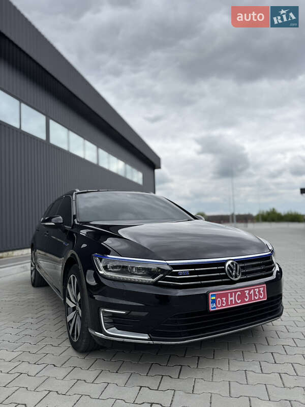 Універсал Volkswagen Passat 2015 в Дубні