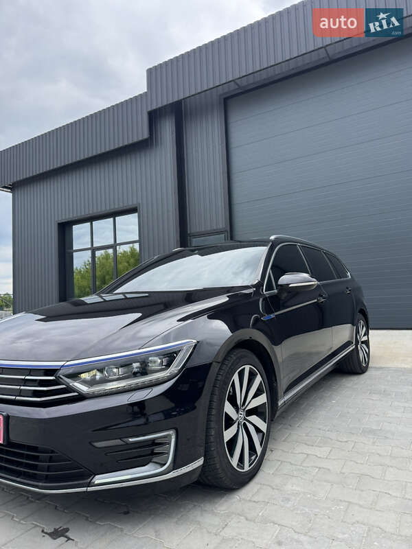 Універсал Volkswagen Passat 2015 в Дубні