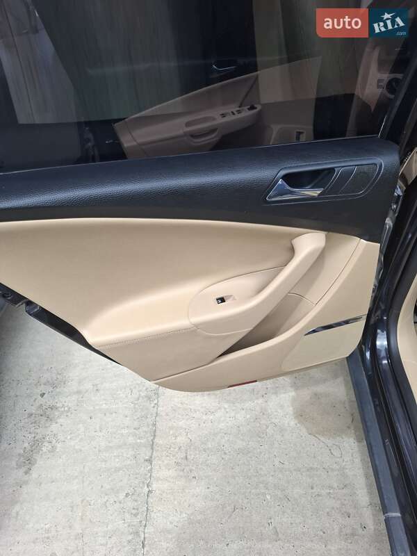 Универсал Volkswagen Passat 2006 в Ужгороде