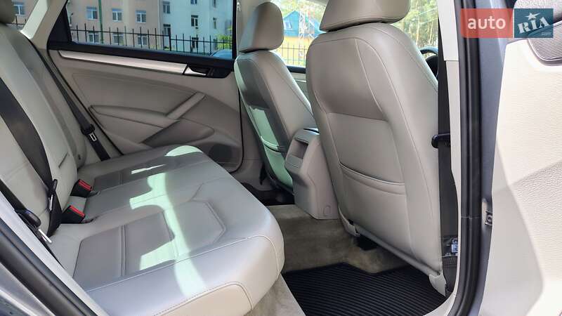 Седан Volkswagen Passat 2015 в Києві