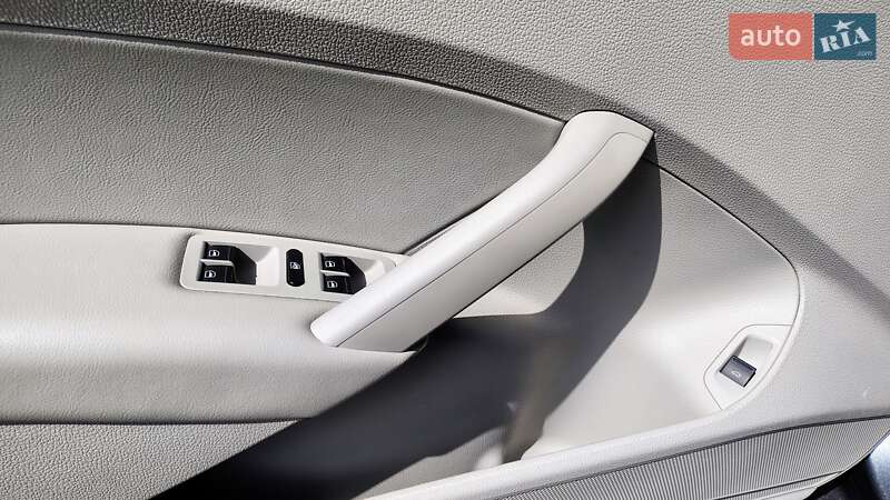 Седан Volkswagen Passat 2015 в Києві