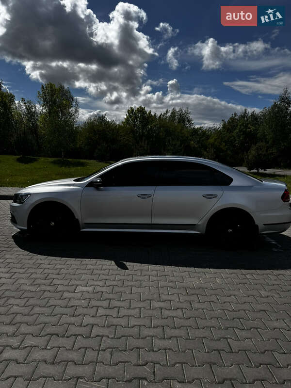 Седан Volkswagen Passat 2016 в Луцке